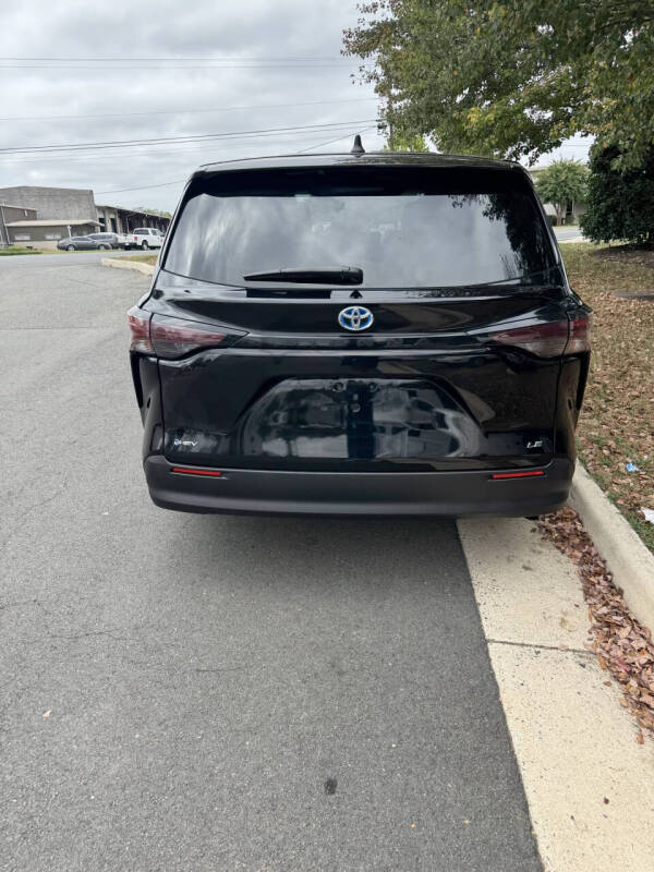 2025 Toyota Sienna LE 8-Passenger