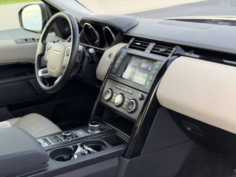 2017 Land Rover Discovery SE