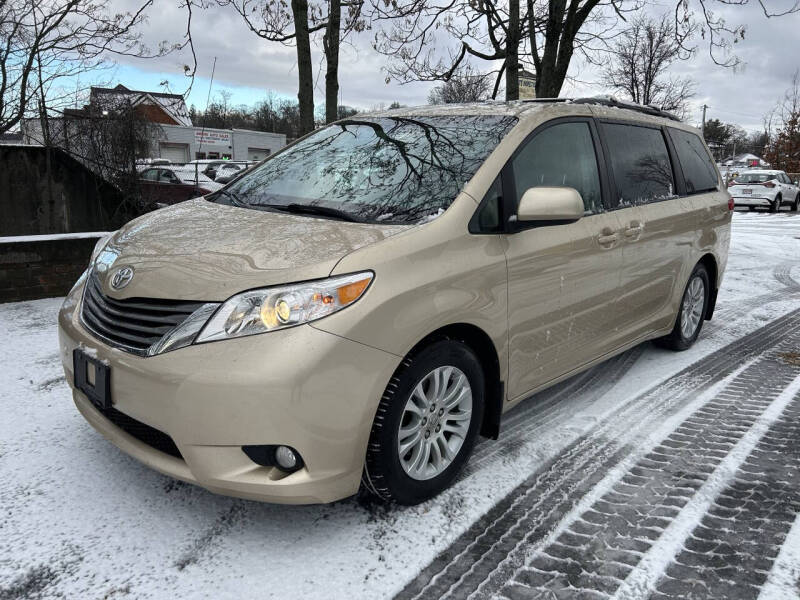 2014 Toyota Sienna XLE 8-Passenger