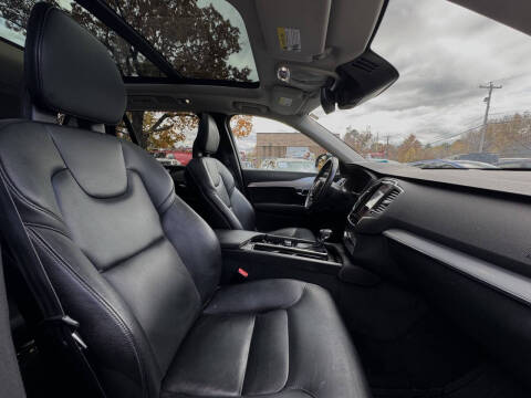 2016 Volvo XC90 T5 Momentum