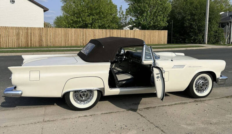 1957 Ford Thunderbird