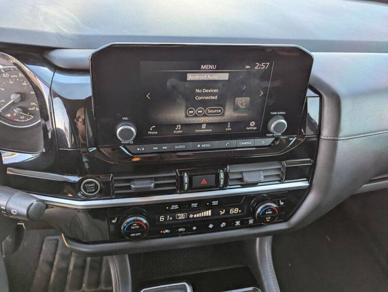 2023 Nissan Pathfinder SV