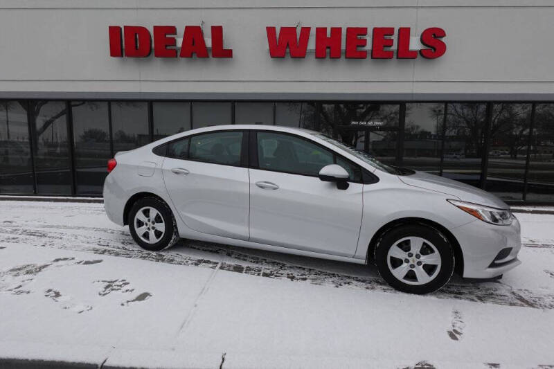 2018 Chevrolet Cruze for sale at Ideal Wheels in Sioux City IA