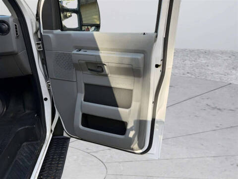 2017 Ford E-Series E-450 SD