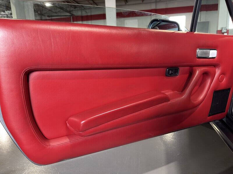 1983 Ferrari 400i 16