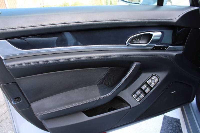 2015 Porsche Panamera GTS