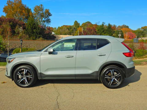 2025 Volvo XC40 B5 Core Bright Theme