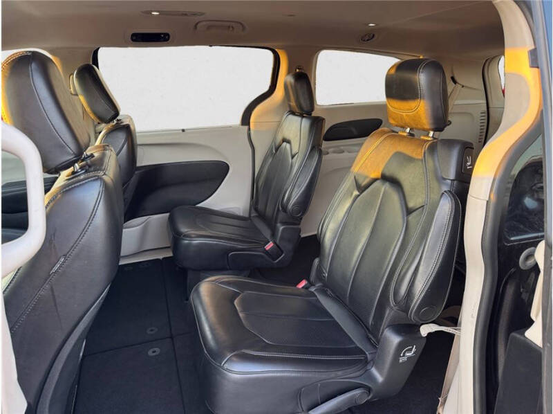 2020 Chrysler Voyager LXi