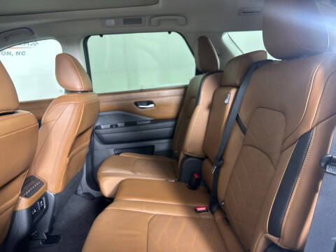2025 Nissan Pathfinder Platinum