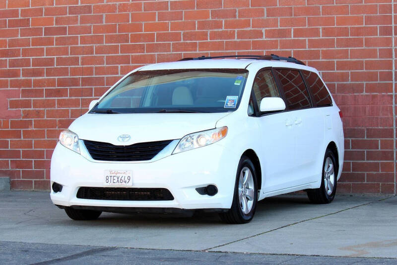 2013 Toyota Sienna LE 8-Passenger