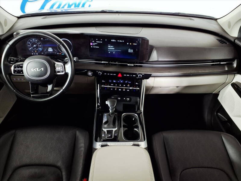 2023 Kia Carnival SX