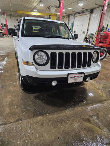 2017 Jeep Patriot for sale at WESTSIDE GARAGE LLC in Keokuk IA