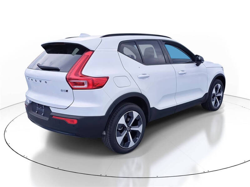 2026 Volvo XC40 B5 Plus
