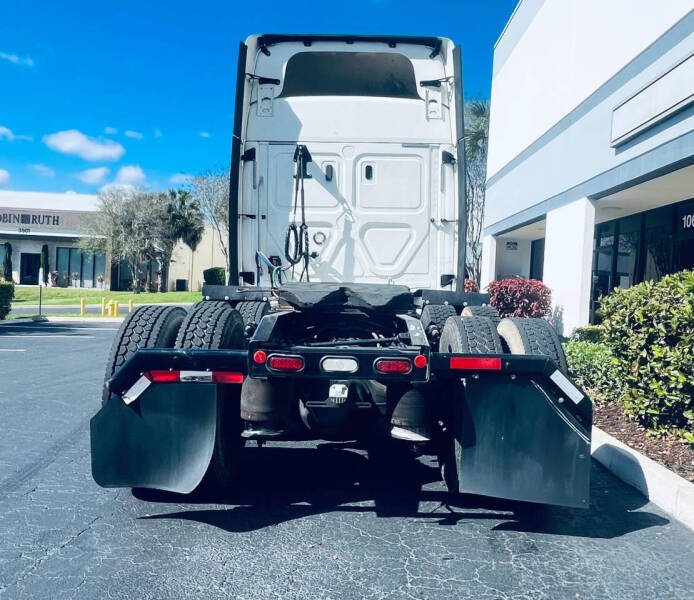 2019 Freightliner Cascadia