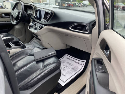 2017 Chrysler Pacifica Touring-L