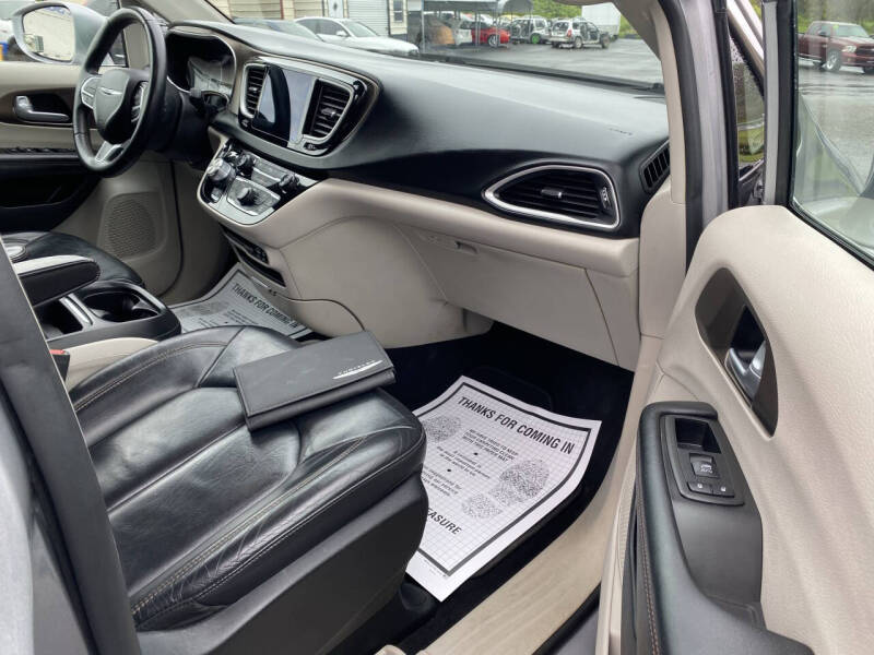 2017 Chrysler Pacifica Touring-L