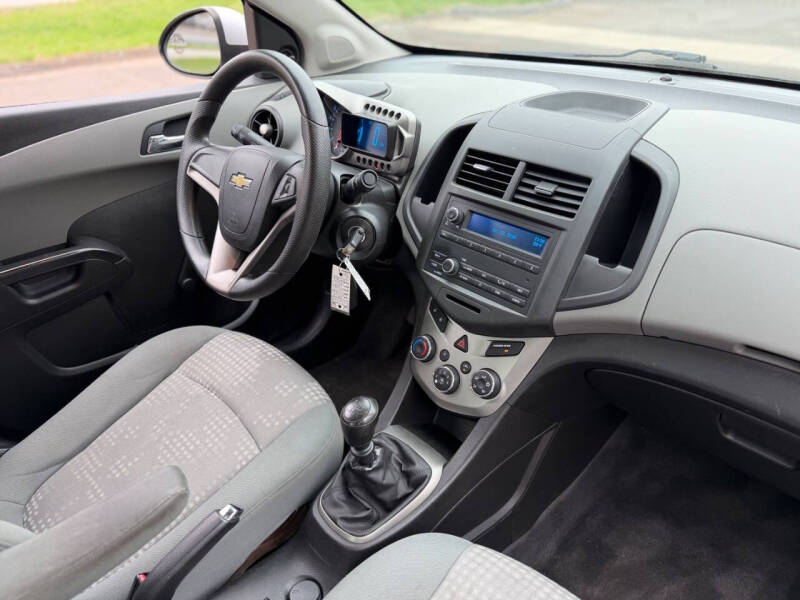 2013 Chevrolet Sonic LS Manual