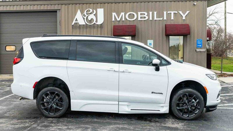 2023 Chrysler Pacifica Touring L