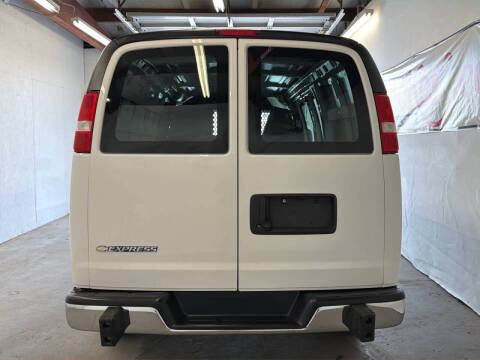 2023 Chevrolet Express 2500