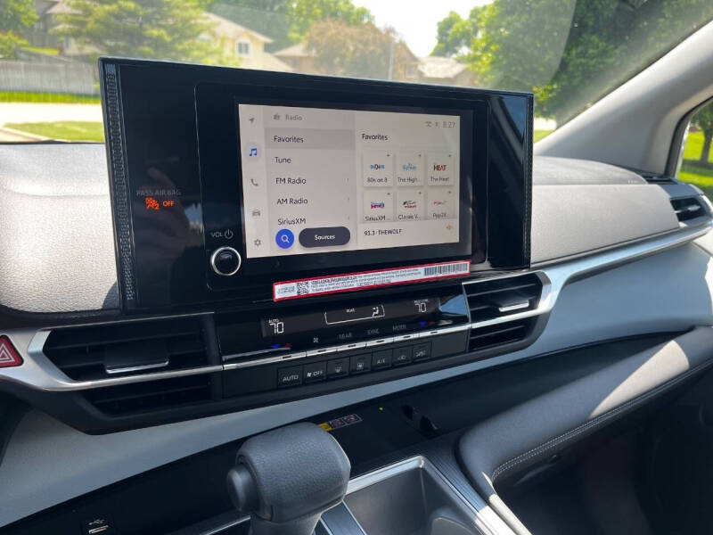 2025 Toyota Sienna LE 8-Passenger