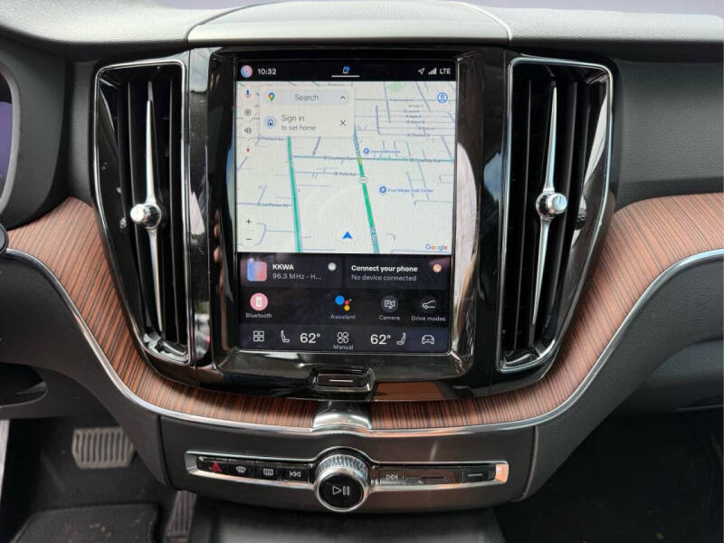 2024 Volvo XC60 B5 Plus Dark Theme