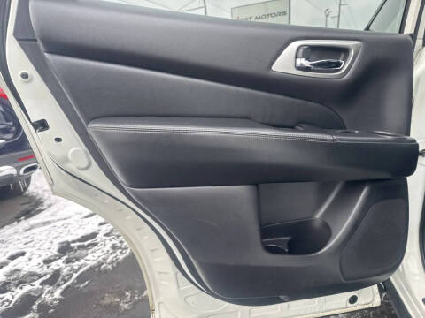 2017 Nissan Pathfinder Platinum