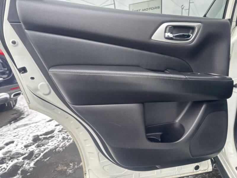 2017 Nissan Pathfinder Platinum