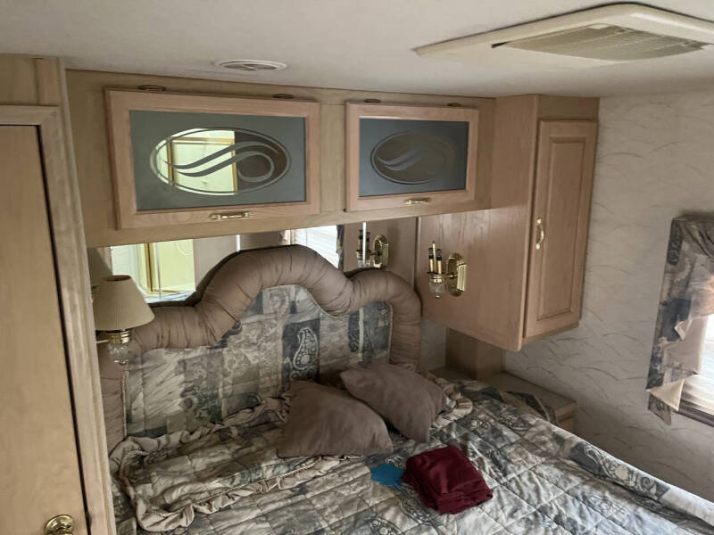 1998 Freightliner XC Chassis