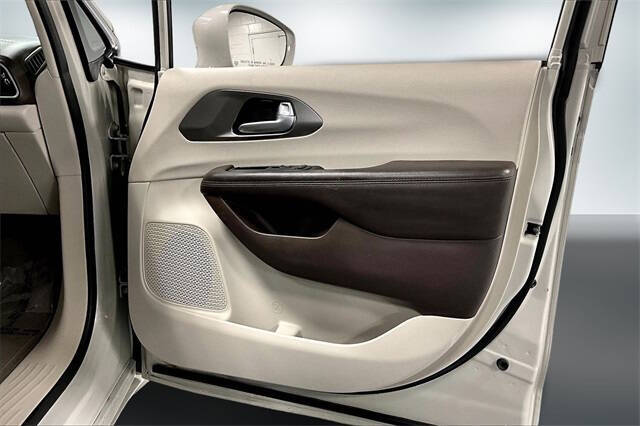 2017 Chrysler Pacifica Touring-L