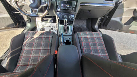 2017 Volkswagen Golf GTI Sport