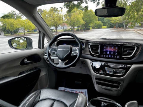 2017 Chrysler Pacifica Touring-L