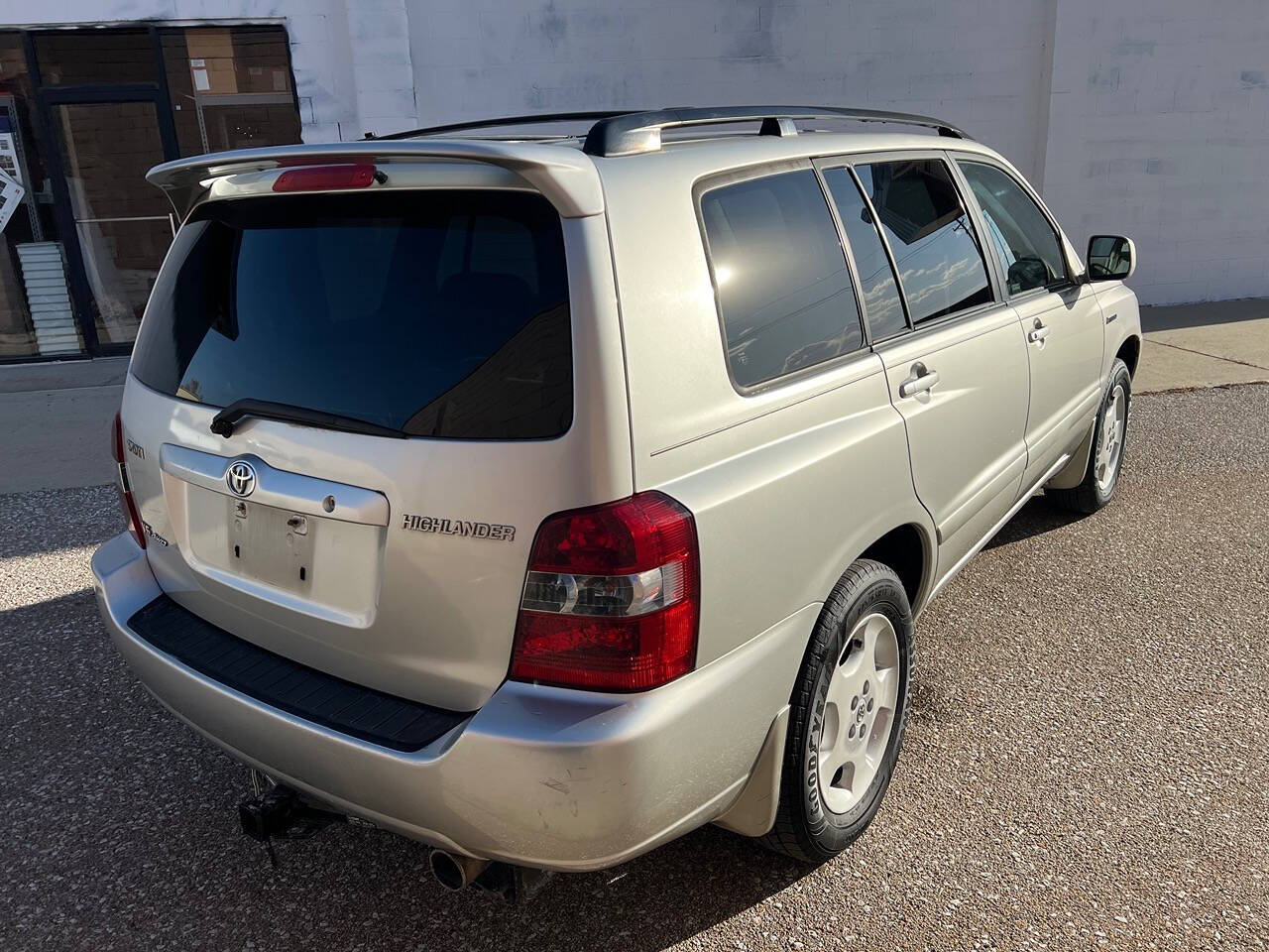 2005 Toyota Highlander for sale at Slideways Customs Auto Sales in Omaha, NE