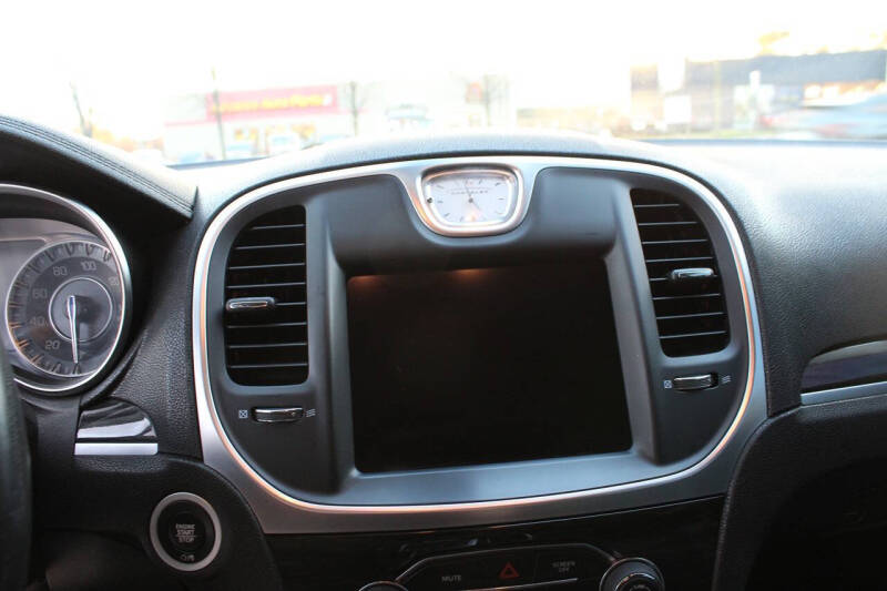 2017 Chrysler 300 Limited