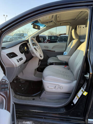 2013 Toyota Sienna XLE 8-Passenger