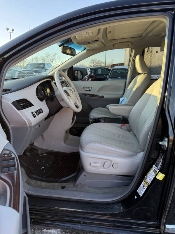 2013 Toyota Sienna XLE 8-Passenger