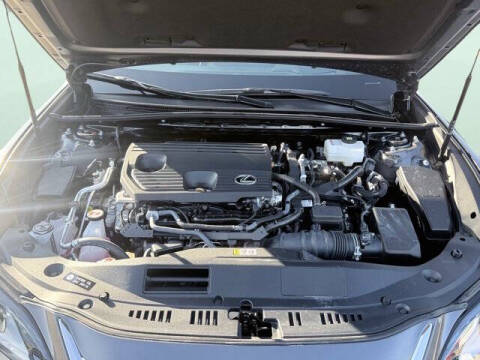 2025 Lexus ES 300h F SPORT Design