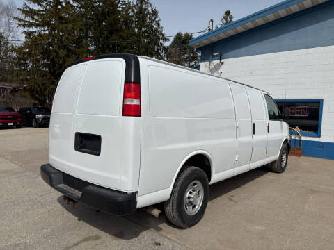 2022 Chevrolet Express 2500