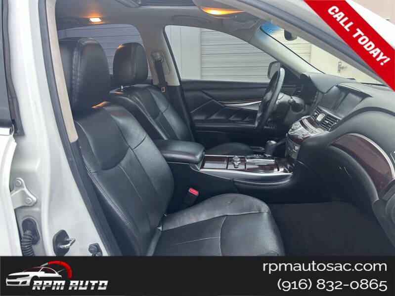 2015 Infiniti Q70 3.7