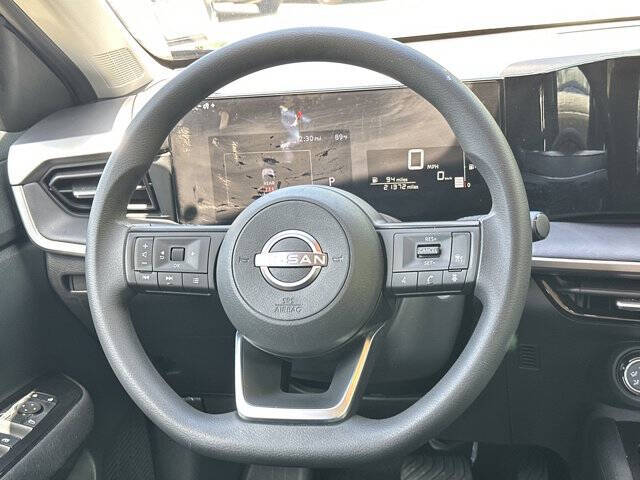 2025 Nissan Kicks S