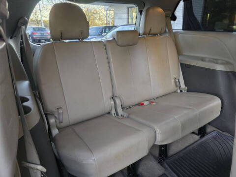 2013 Toyota Sienna XLE 8-Passenger