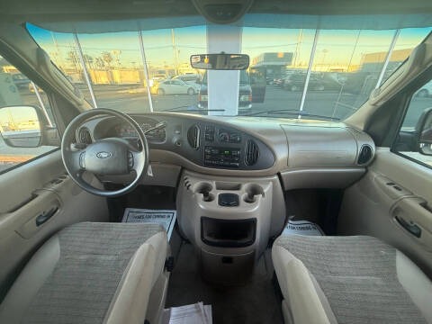 2004 Ford E-Series E-350 SD XLT