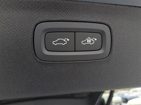 2026 Volvo XC90 B6 Core