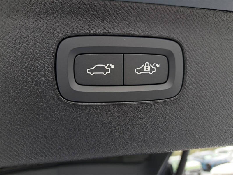 2026 Volvo XC90 B6 Core