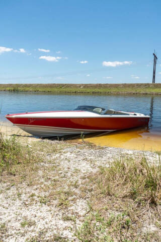 1994 Donzi Marine Classic 22