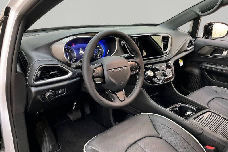 2027 Chrysler Pacifica Limited