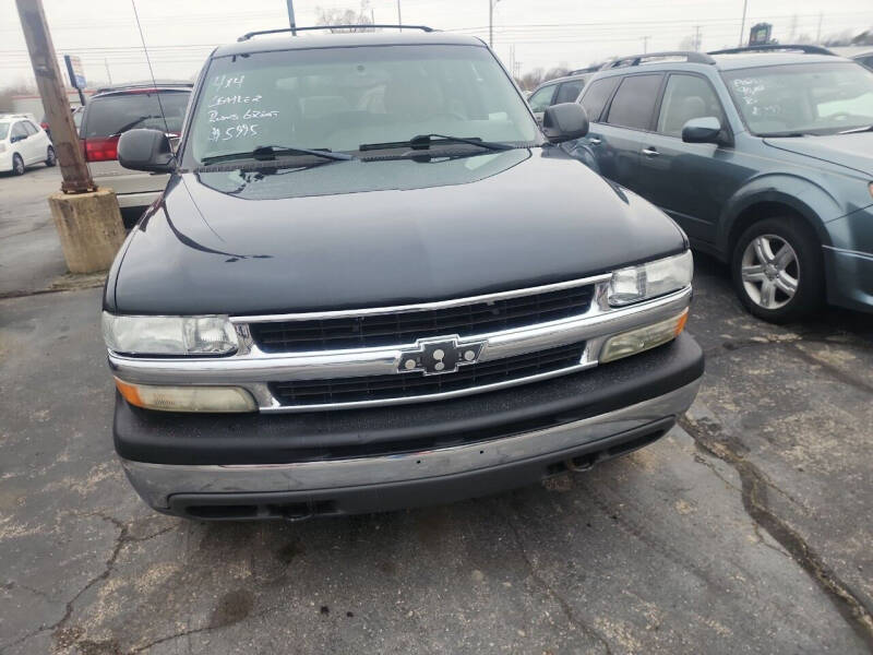 2003 Chevrolet Tahoe LS photo 2