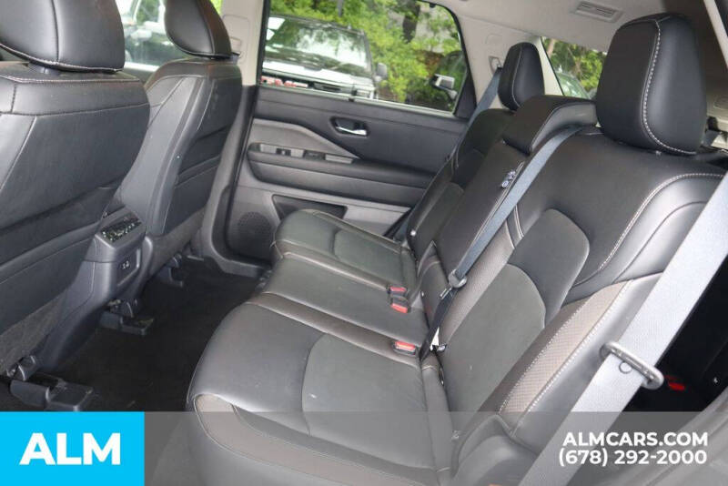 2023 Nissan Pathfinder SL