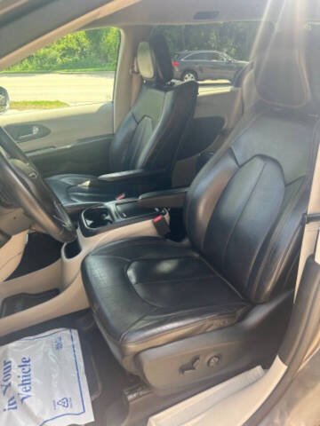 2017 Chrysler Pacifica Touring-L Plus