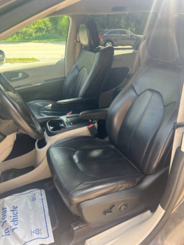 2017 Chrysler Pacifica Touring-L Plus