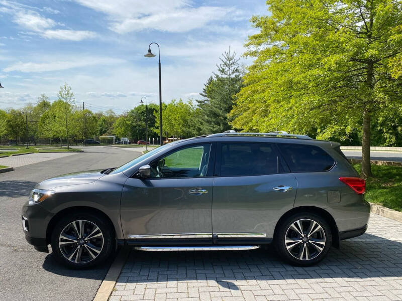 2020 Nissan Pathfinder Platinum photo 18